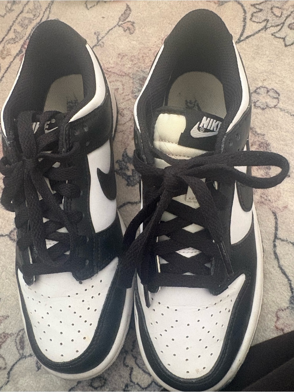 Nike Men’s Black and White Low-Top Sneakers